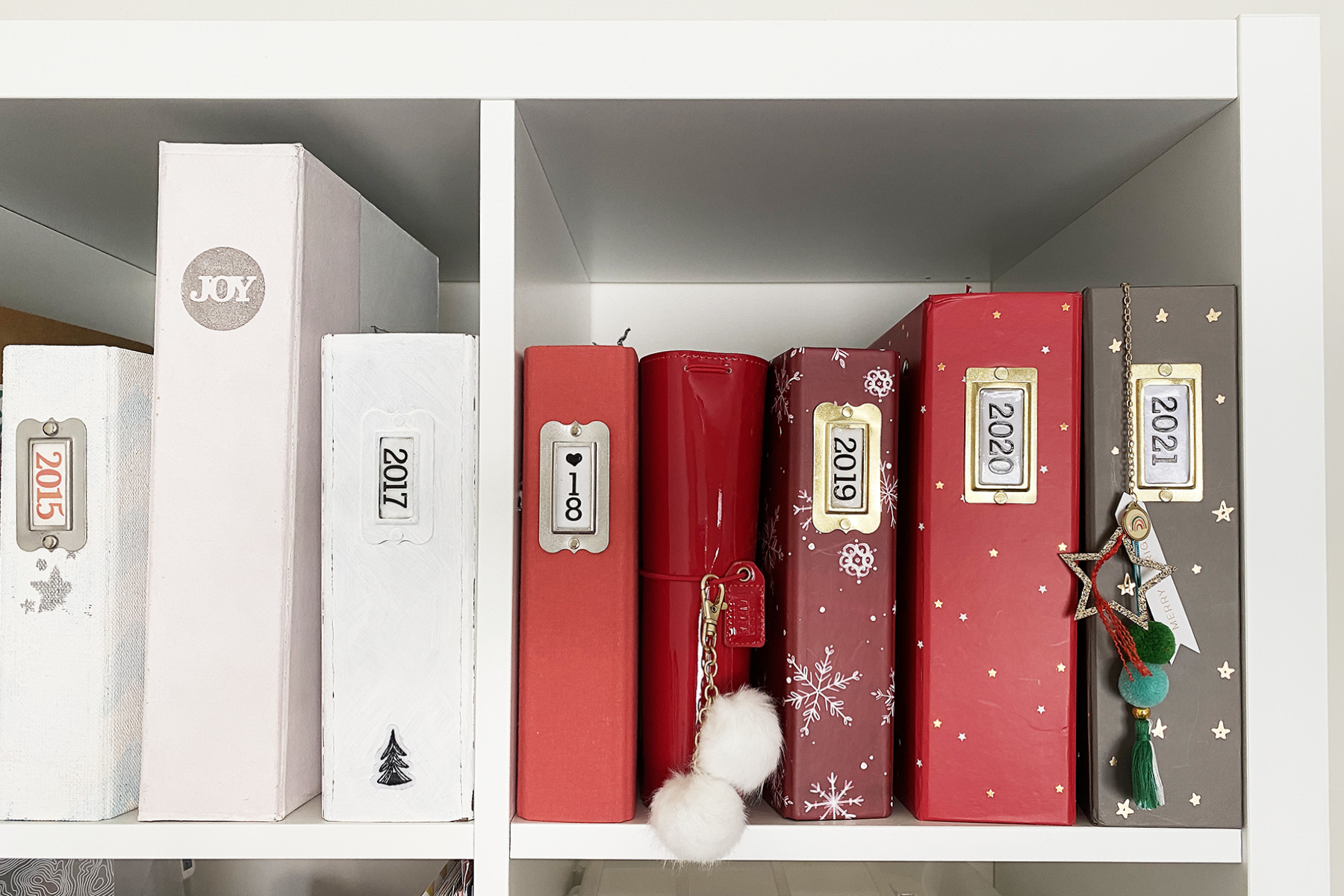 December Daily 2021 Embellishing The Cover | Ali Edwards 10x8 Album